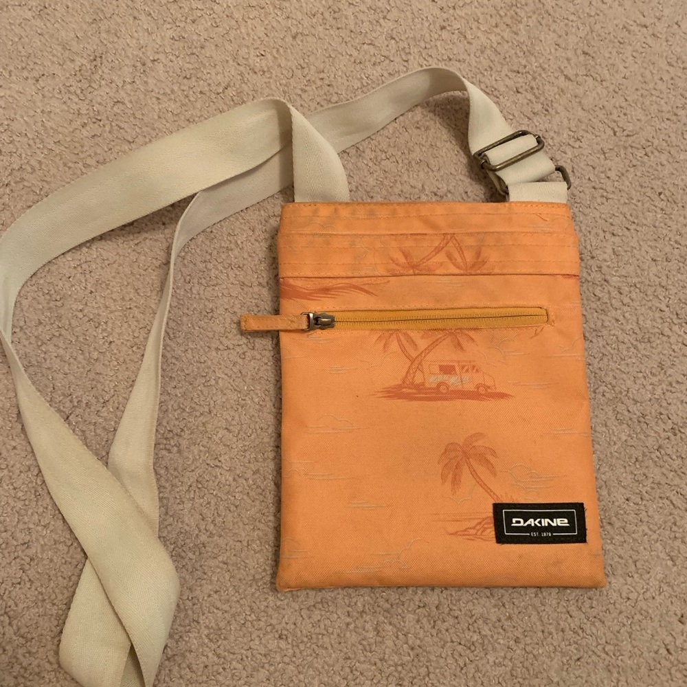 Dakine crossbody